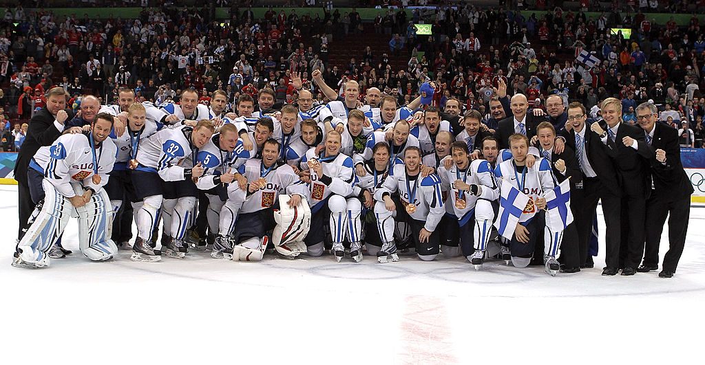 VANCOUVER, BC - FEBRUARY 27: Team Finland celebrates with the bronze medal after the ice hockey men's bronze medal game between Finland and Slovakia on day 16 of the Vancouver 2010 Winter Olympics at Canada Hockey Place on February 27, 2010 in Vancouver, Canada. (Photo by Bruce Bennett/Getty Images)