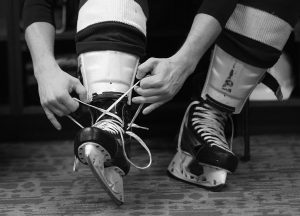 Poliisi epäilee miestä taposta liittyen kiekkoilija Adam Johnsonin kuolemaan A Week With The Orlando Solar Bears