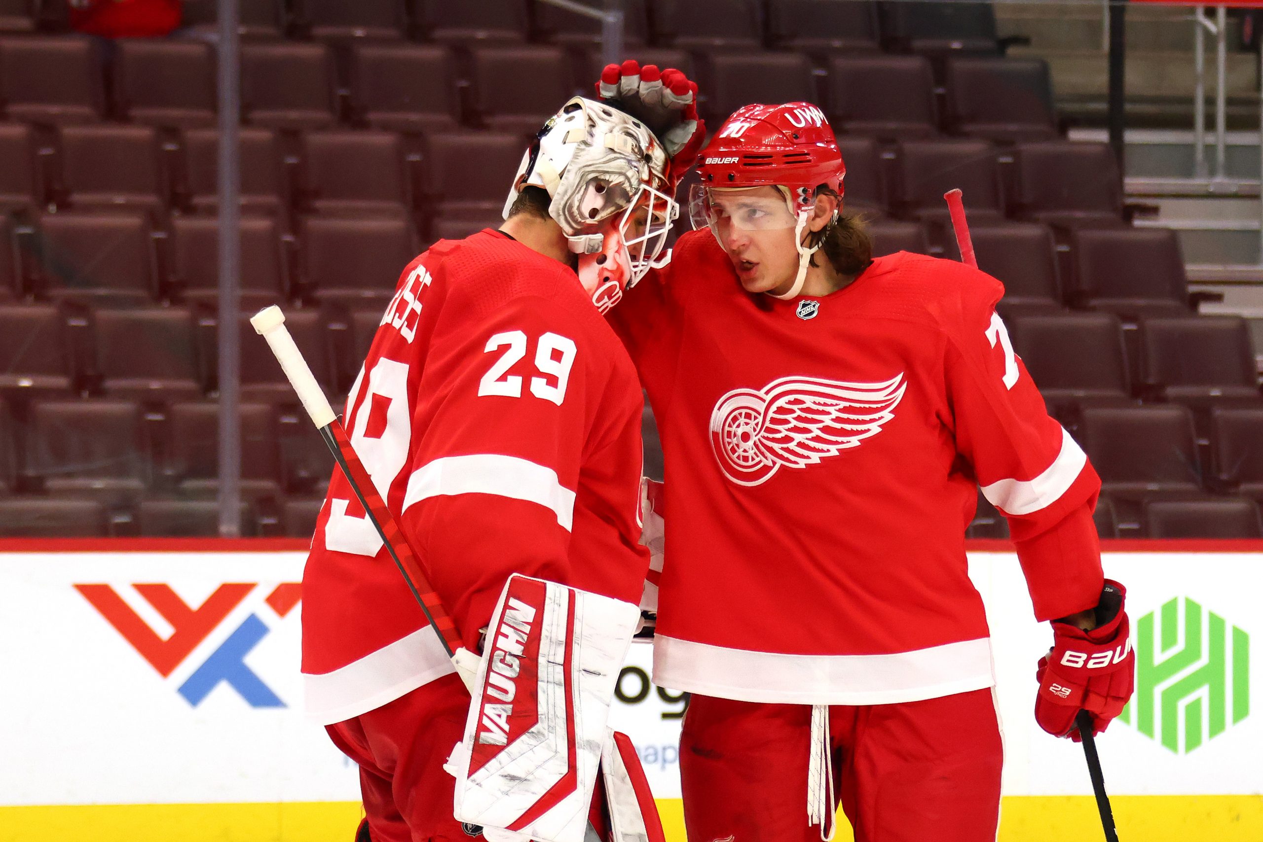 Chicago Blackhawks v Detroit Red Wings