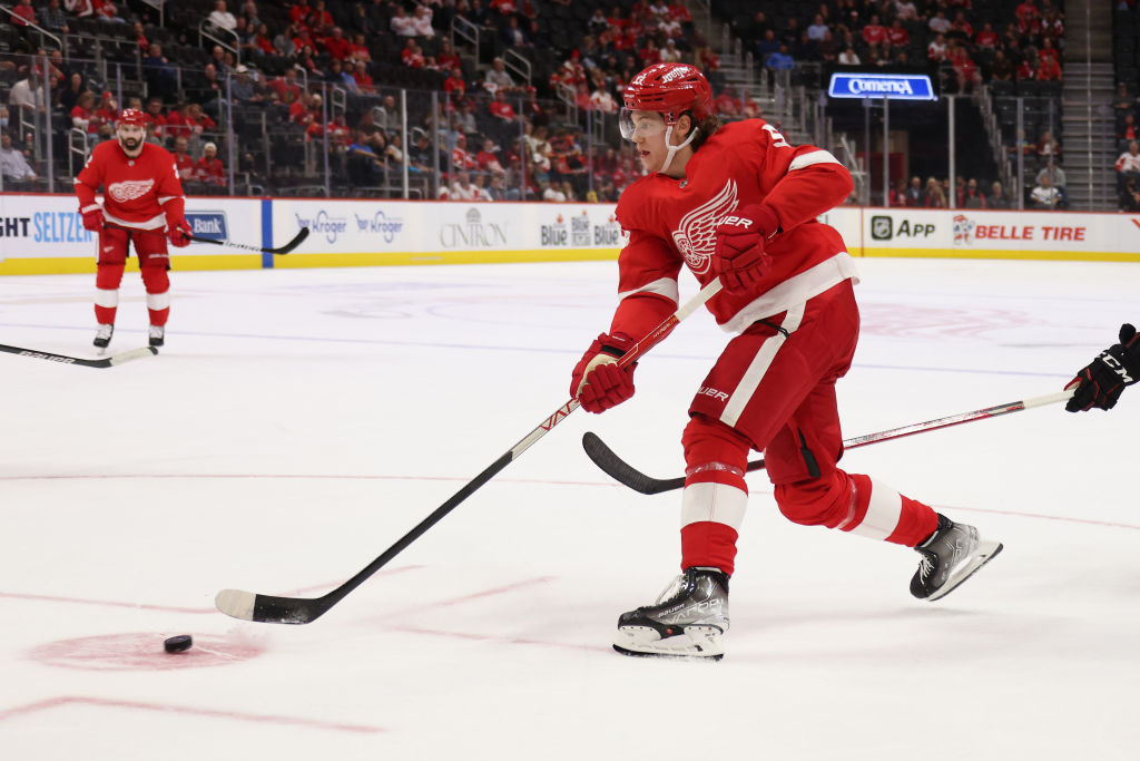 Chicago Blackhawks v Detroit Red Wings