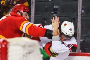 Milan Lucicin tappelut näkyvät nyrkeissä – somessa leviää rujon näköinen kuva Ottawa Senators v Calgary Flames