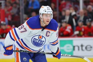 Connor McDavid saapui murtuneena median eteen: ”Syvältä, tämä on syvältä” getty_mcdavidconnor20221102