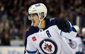 Winnipeg Jets -supertähti iloitsee uudesta huippuhankinnasta: ”Legenda” aop_ScheifeleMark_20240922