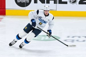 Kova kohtalo: Leijonien 4 Nations -puolustaja sai lähtöpassit NHL:ssä! aop_välimäkijuuso20250214