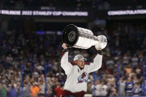 NHL:n vuoden 2006 ykkösvaraus: Ura päättyy aop_johnsonerik_20250323
