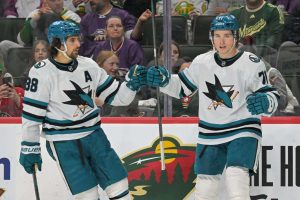 Kausiennakko 2025-26: San Jose Sharks aop_celebrinimacklin20250410
