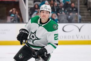 Hurja siirtohuhu: Dallas harkitsee tähtihyökkääjän kauppaamista – syynä Mikko Rantanen aop_robertsonjason_20250417