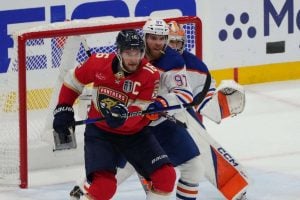 Juhamatti Aaltonen käänsi kelkkansa – valitsi Barkovin ennen McDavidiä aop_barkovmcdavid20250530