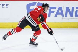 Jatkosopimus: Chicago Blackhawks kiinnitti nuoren puolustajansa aop_kaiserwyatt20250918