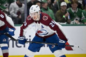 Suoraa puhetta: Nathan MacKinnon haukkui omat faninsa – ”Eivät tajua” aop_mackinnonnathan20251013