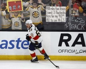 Brad Marchand palasi Bostoniin: murtui kyyneliin – vertaili Bruinsia ja Panthersia aop_marchandbrad20251022
