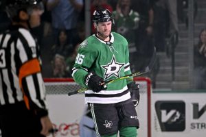 Mikko Rantasta yritettiin taklata NHL:ssä – karusti kävi aop_rantanenmikko20251029